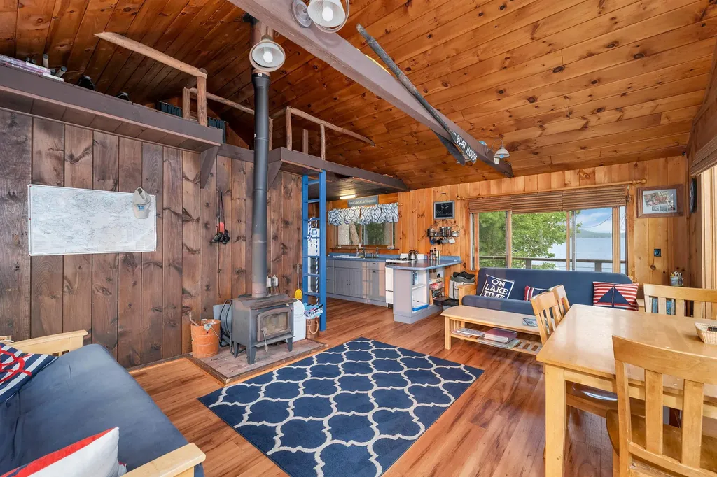 18 Diamond Island Gilford NH 03249