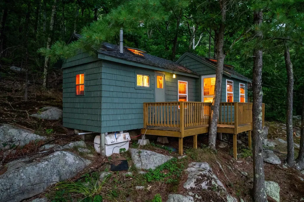 18 Diamond Island Gilford NH 03249