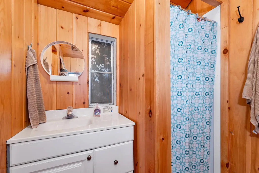 18 Diamond Island Gilford NH 03249