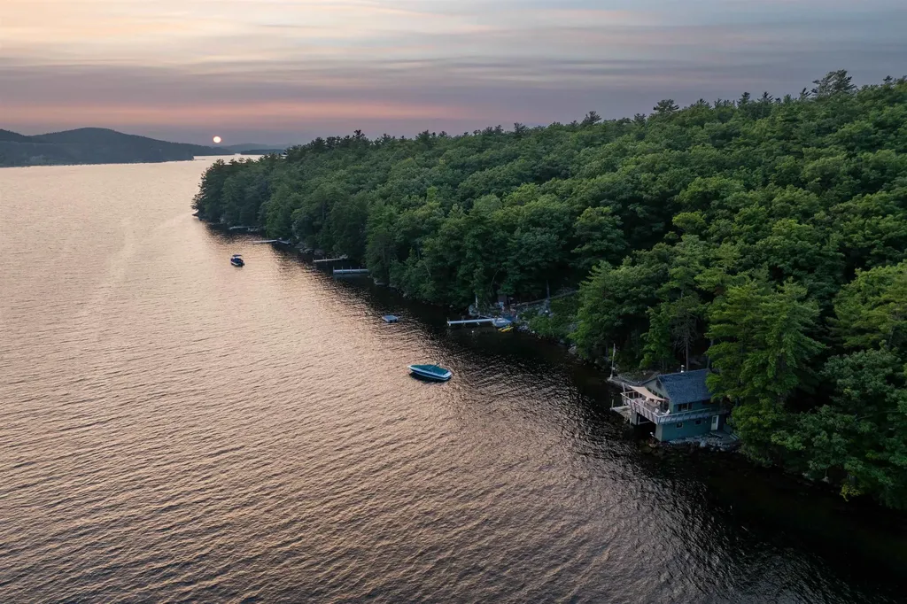 18 Diamond Island Gilford NH 03249