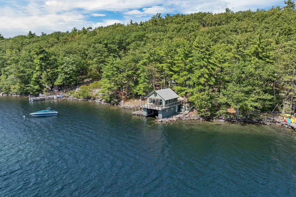 18 Diamond Island Gilford NH 03249