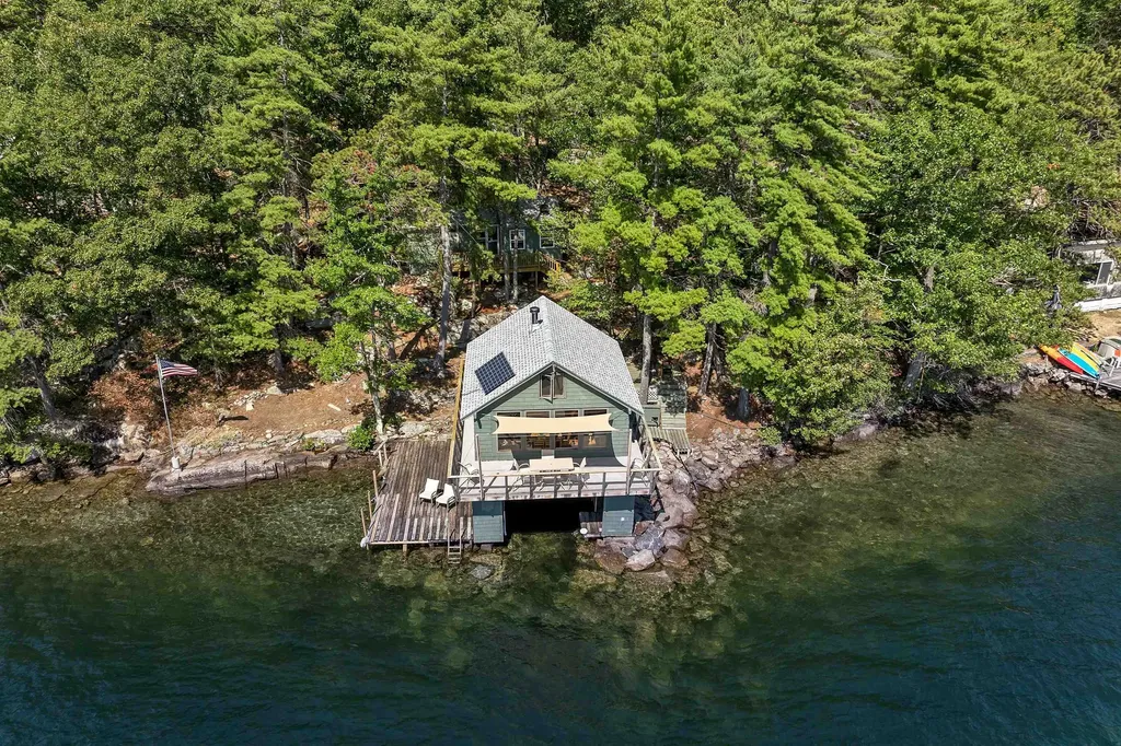 18 Diamond Island Gilford NH 03249