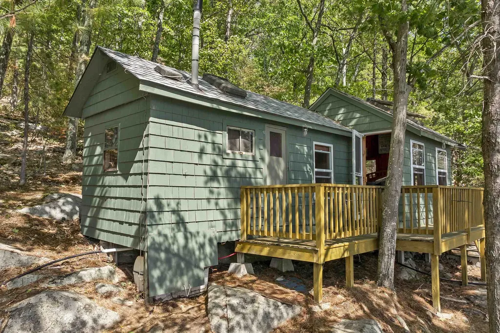 18 Diamond Island Gilford NH 03249