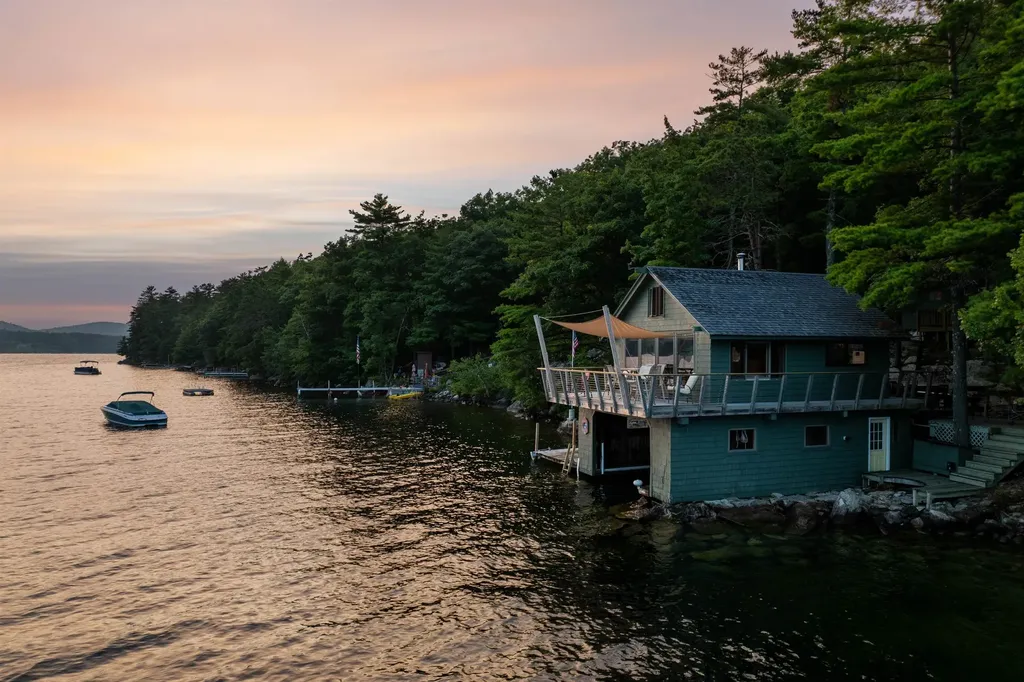 18 Diamond Island Gilford NH 03249