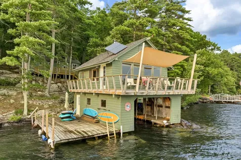 18 Diamond Island Gilford NH 03249