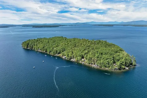 18 Diamond Island Gilford NH 03249