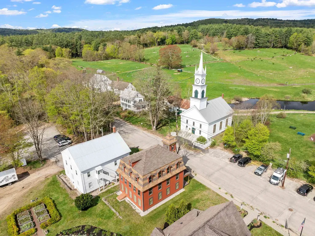 15 Cleveland Hill Road Tamworth NH 03886