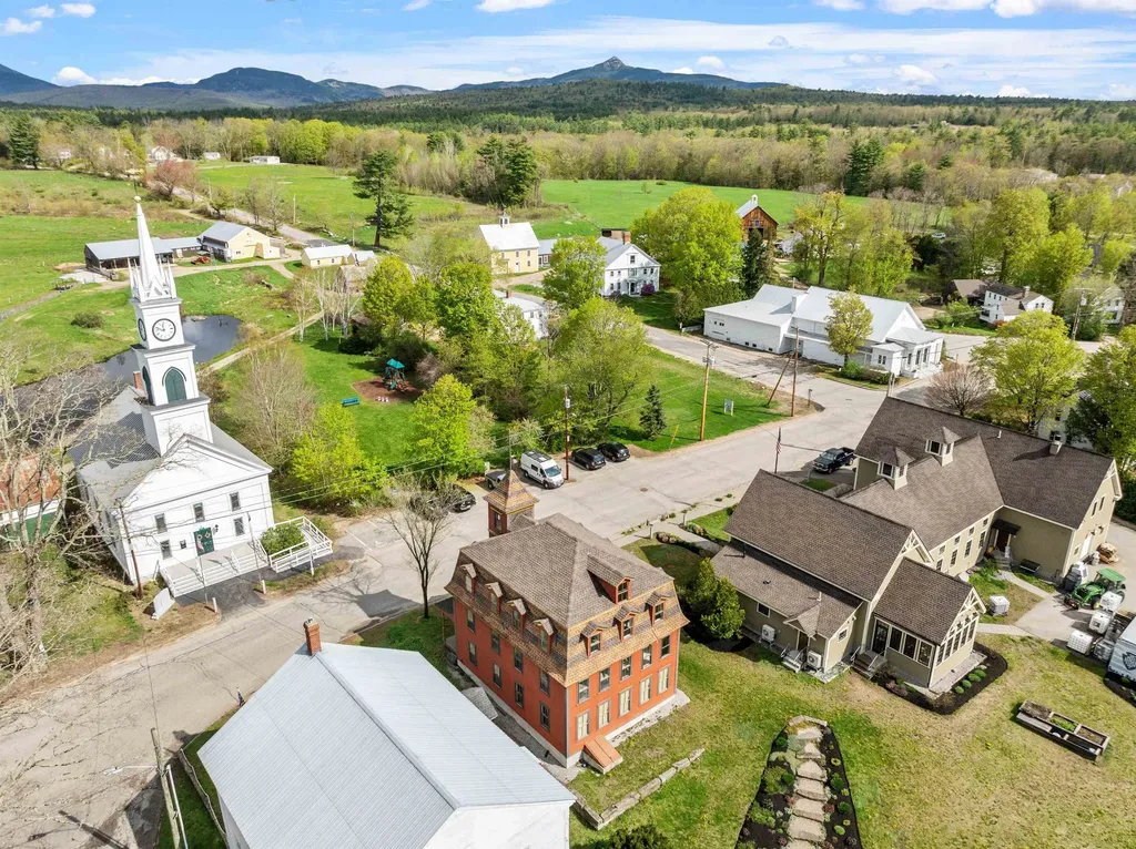 15 Cleveland Hill Road Tamworth NH 03886