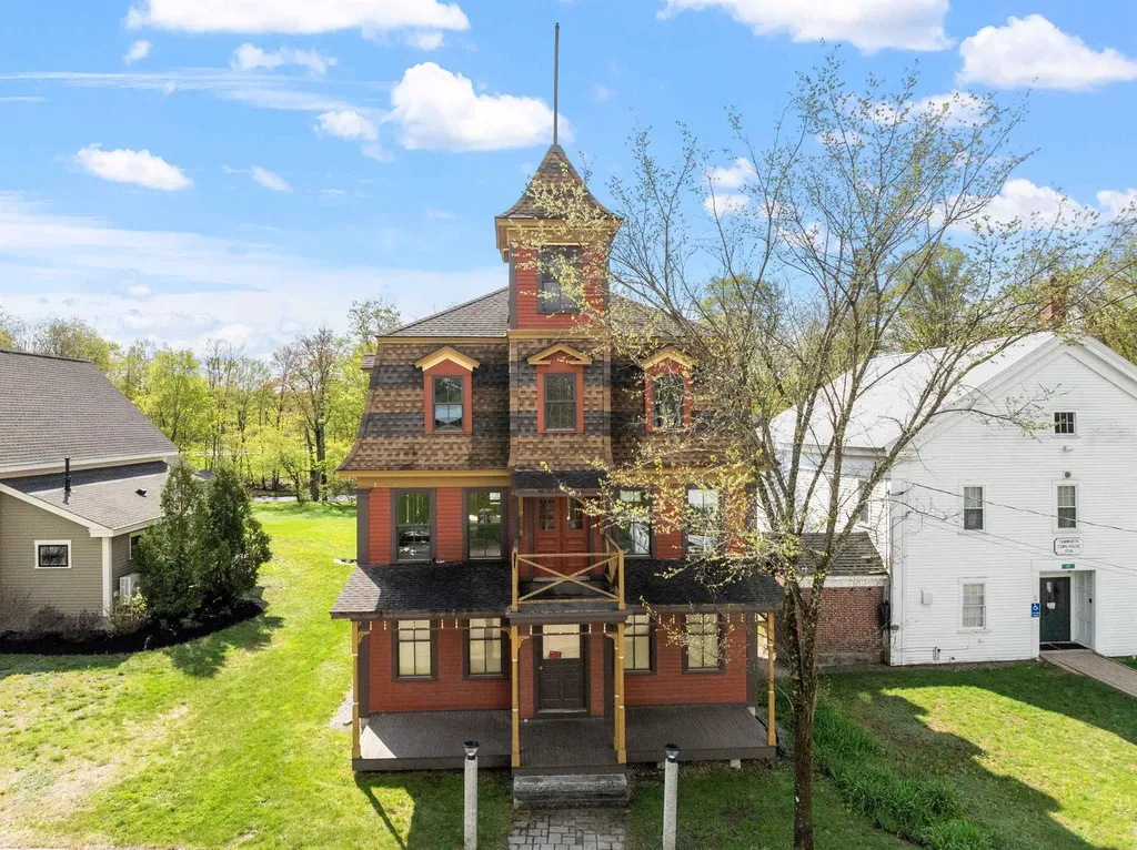 15 Cleveland Hill Road Tamworth NH 03886