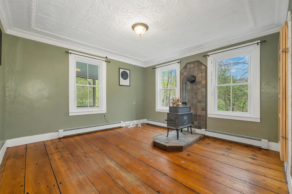 4 Memorial Street Gilsum NH 03448