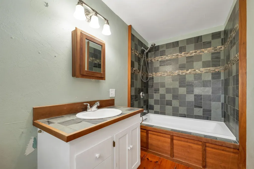 4 Memorial Street Gilsum NH 03448