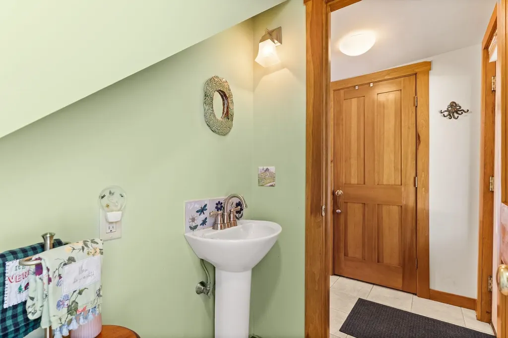 1031 Route 100 B Moretown VT 05660