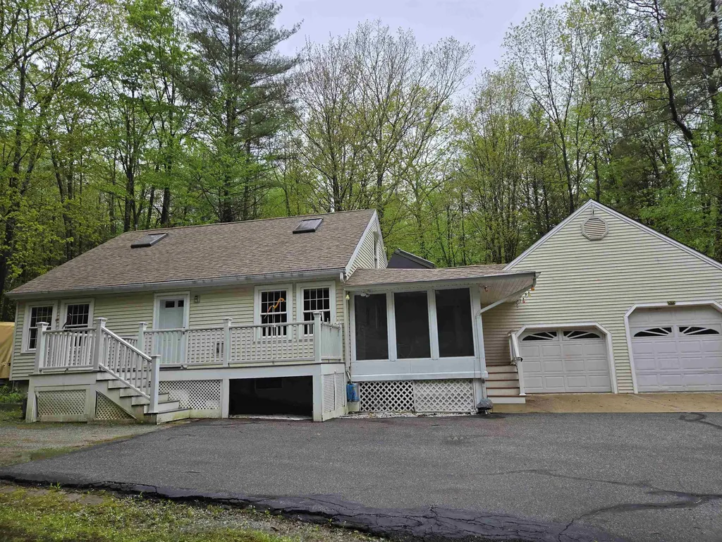 22 Goldfinch Road Goffstown NH 03045