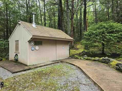 22 Goldfinch Road Goffstown NH 03045