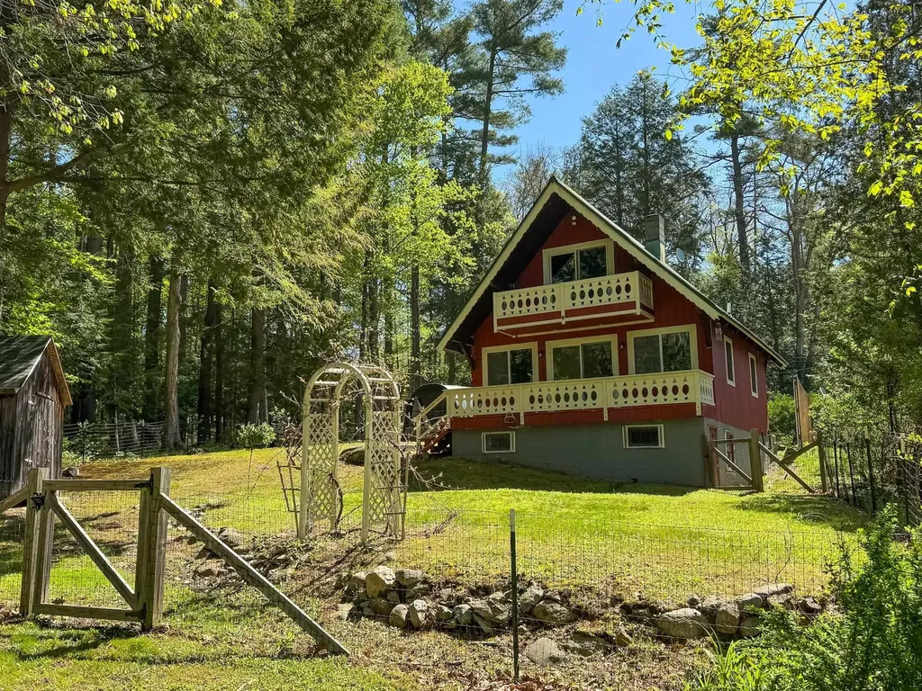 16 E Shore Road Swanzey NH 03446