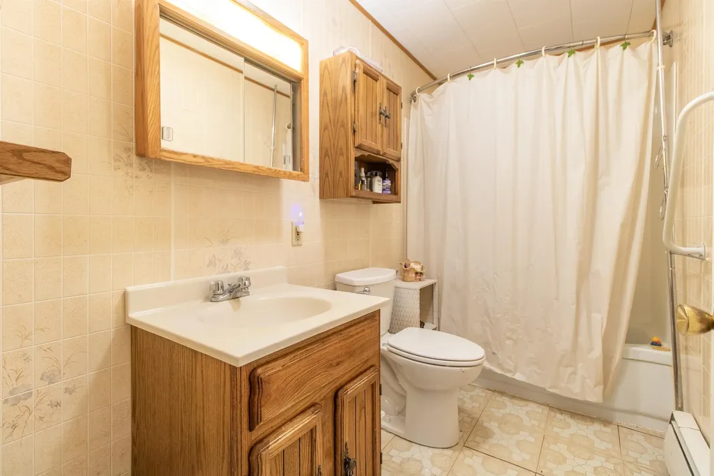 573 Sias Avenue Newport City VT 05855