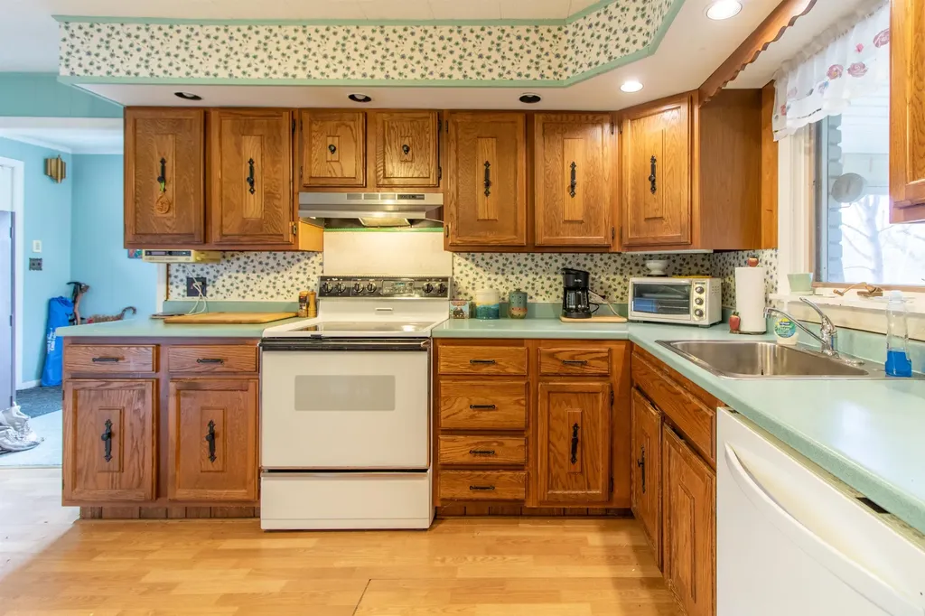 573 Sias Avenue Newport City VT 05855