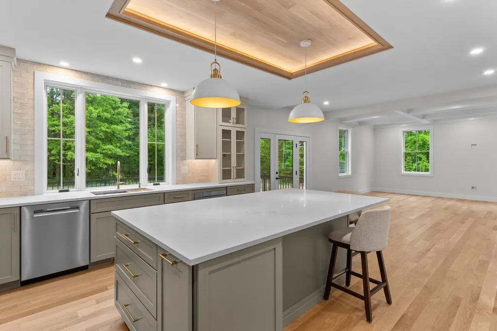 6 Burns Road Pelham NH 03076