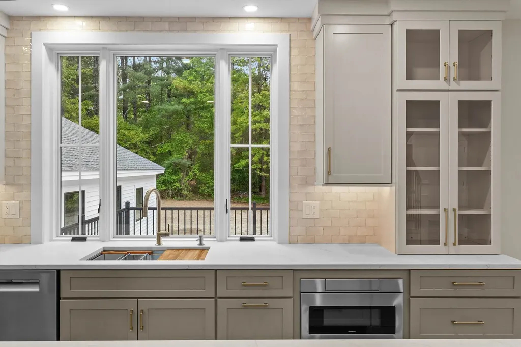 6 Burns Road Pelham NH 03076