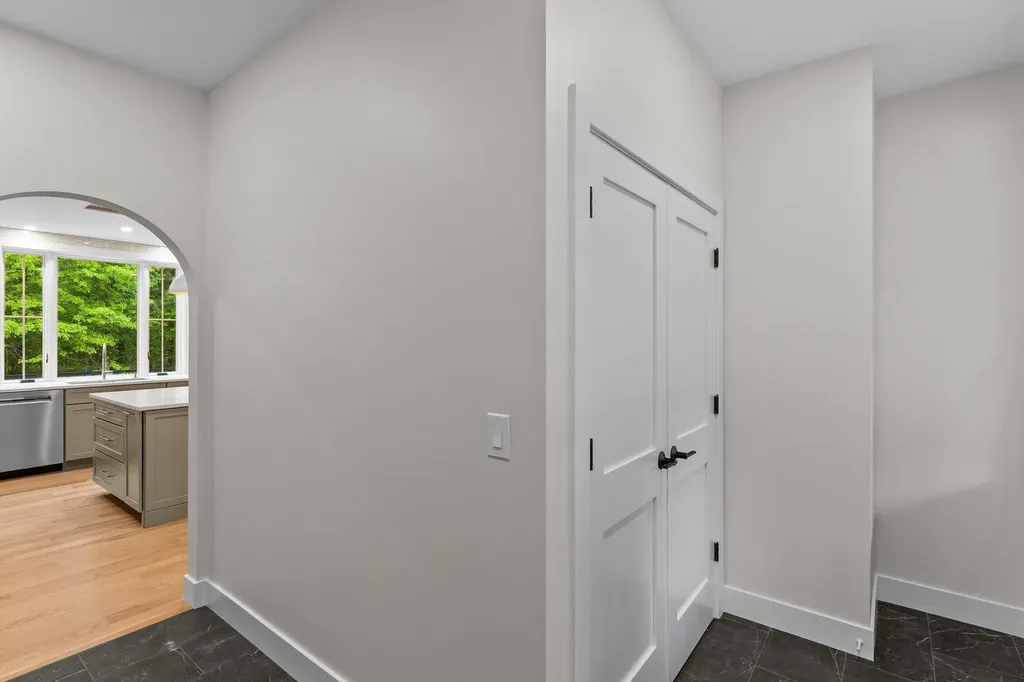 6 Burns Road Pelham NH 03076