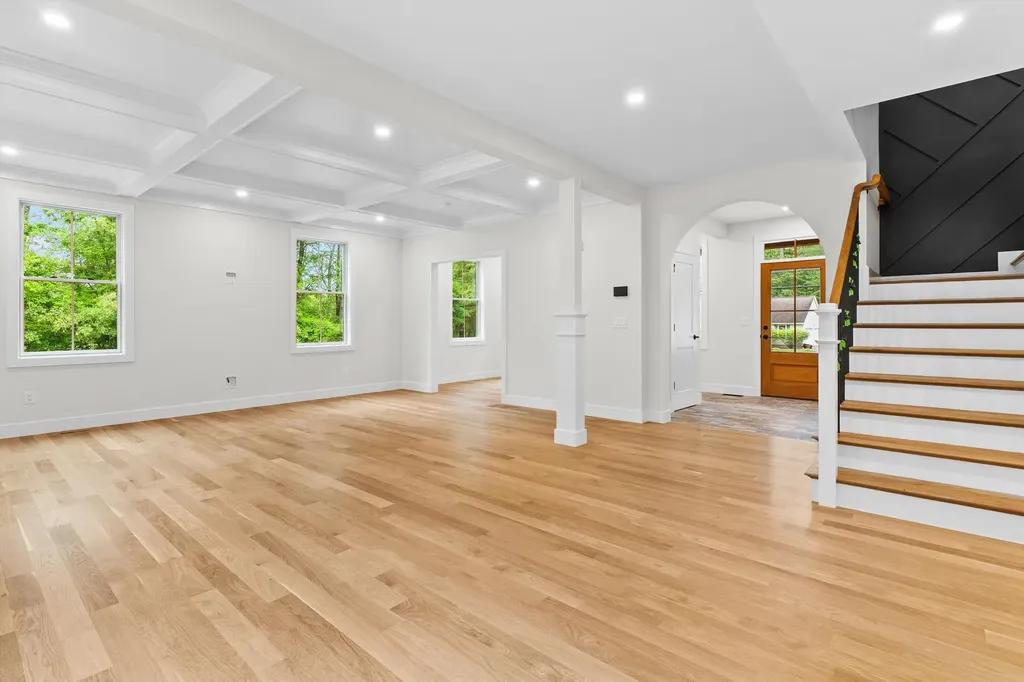 6 Burns Road Pelham NH 03076