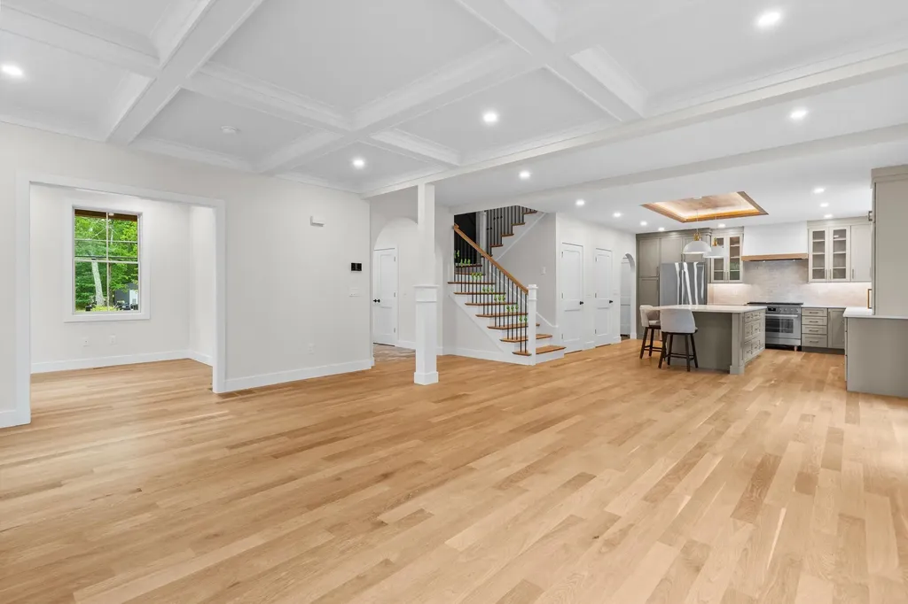 6 Burns Road Pelham NH 03076