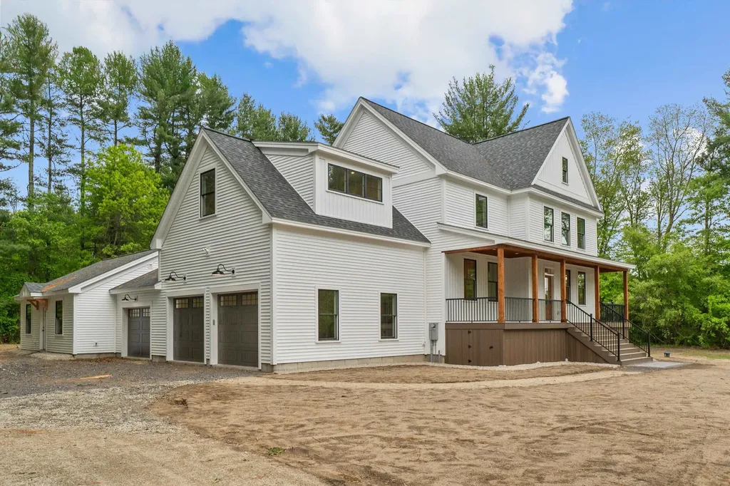 6 Burns Road Pelham NH 03076