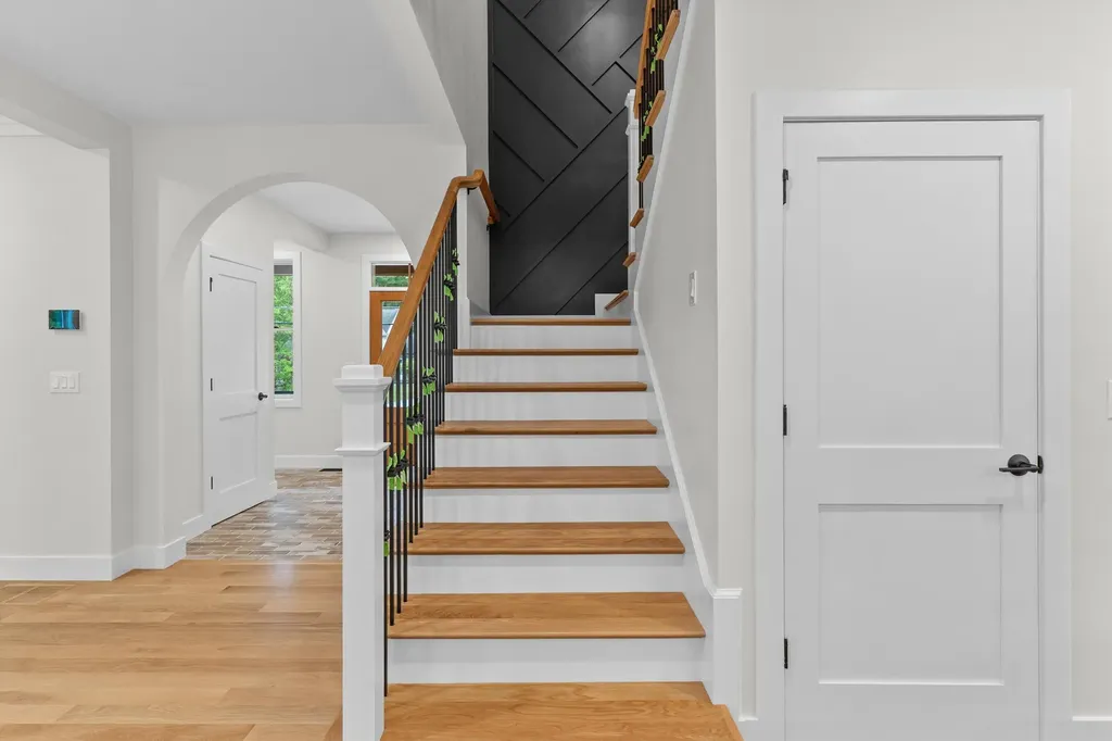 6 Burns Road Pelham NH 03076