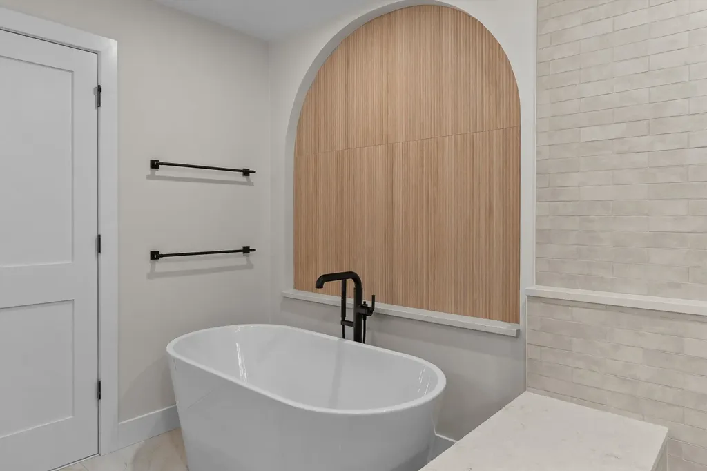 6 Burns Road Pelham NH 03076