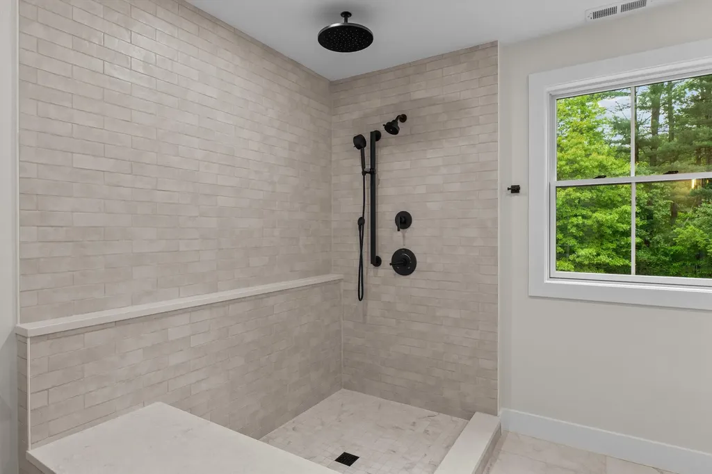 6 Burns Road Pelham NH 03076