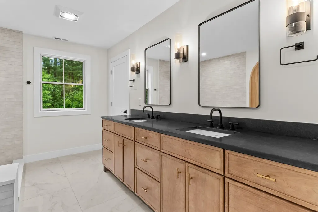 6 Burns Road Pelham NH 03076