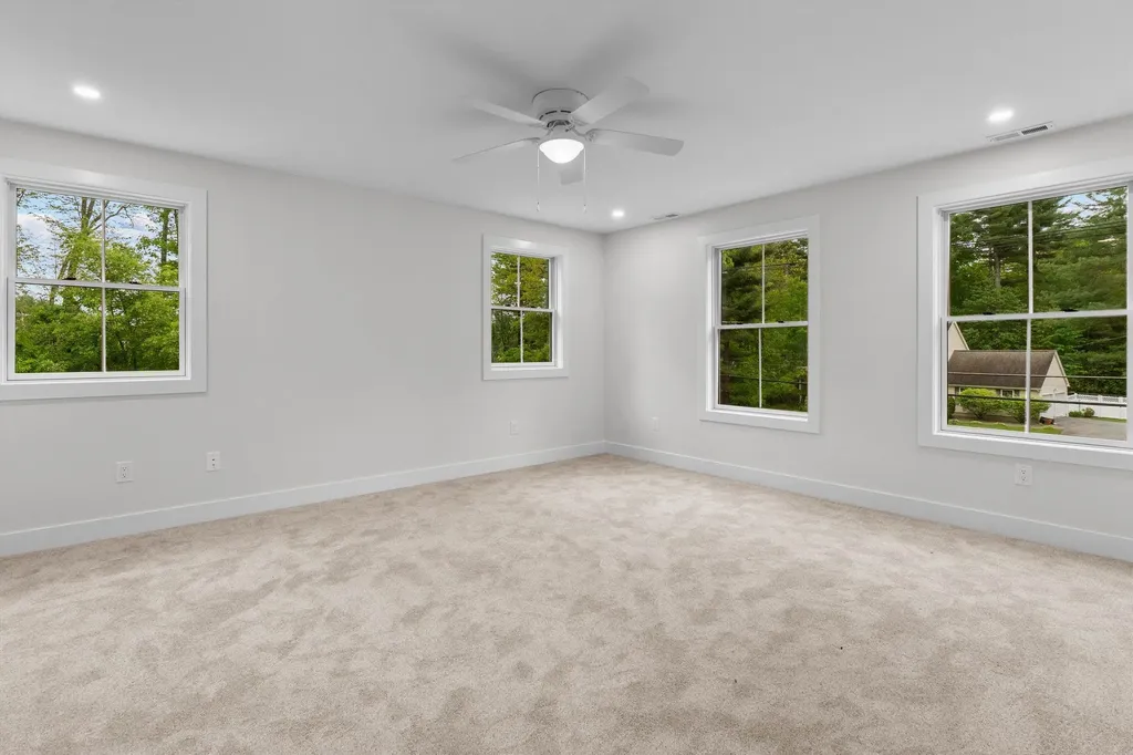 6 Burns Road Pelham NH 03076