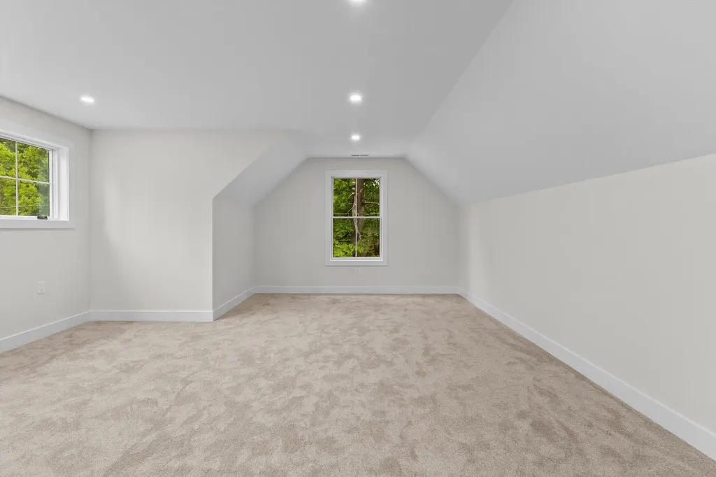 6 Burns Road Pelham NH 03076