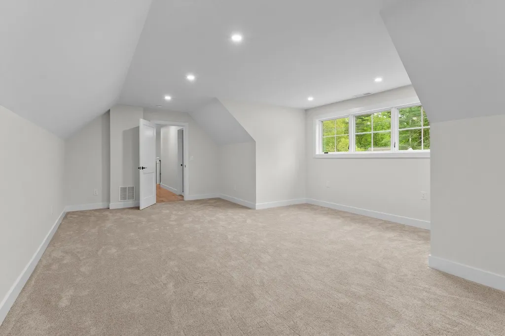 6 Burns Road Pelham NH 03076