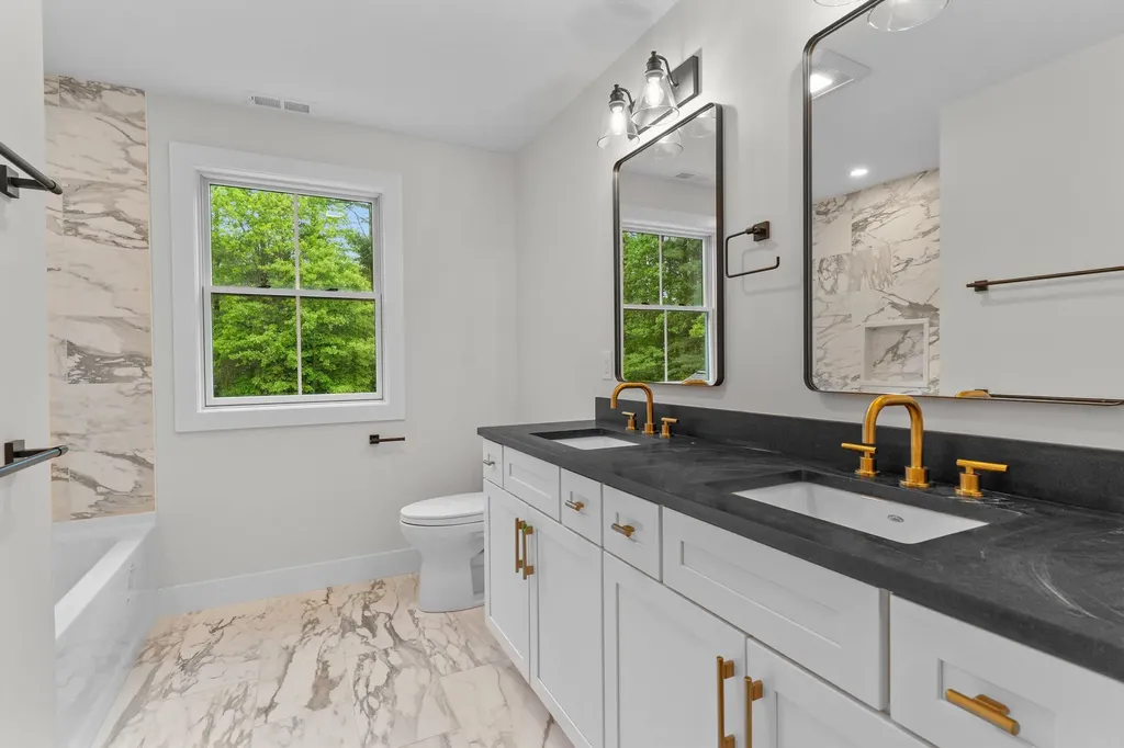 6 Burns Road Pelham NH 03076