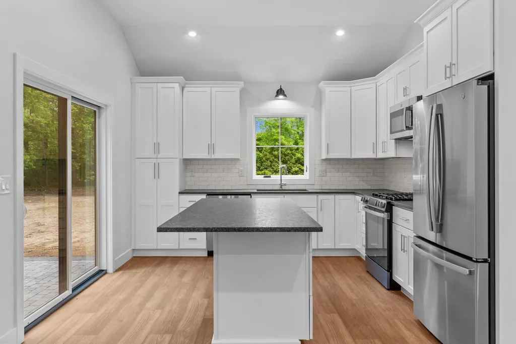 6 Burns Road Pelham NH 03076