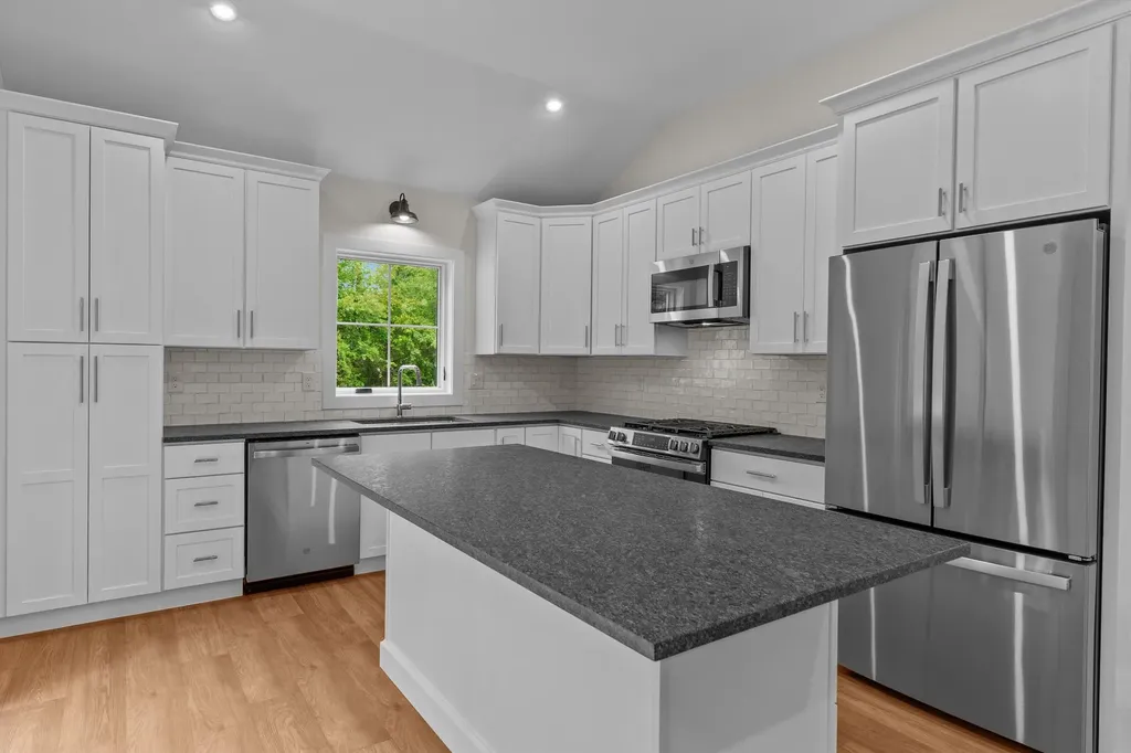 6 Burns Road Pelham NH 03076