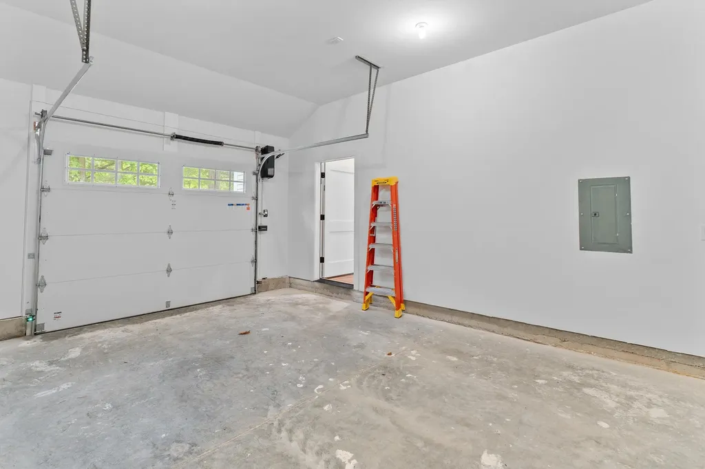 6 Burns Road Pelham NH 03076