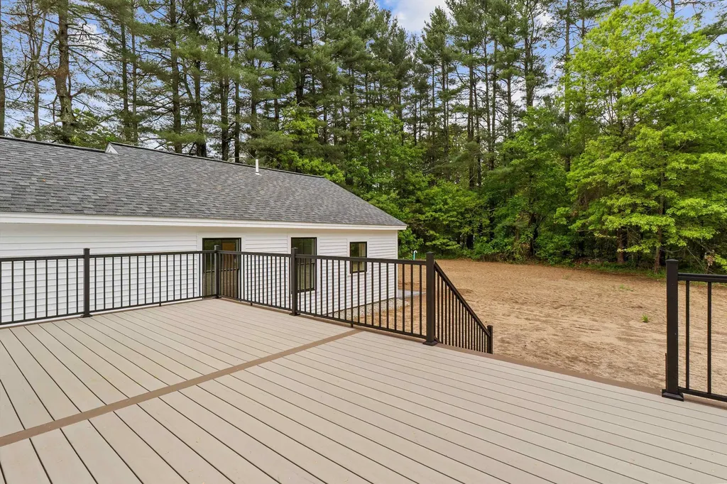 6 Burns Road Pelham NH 03076