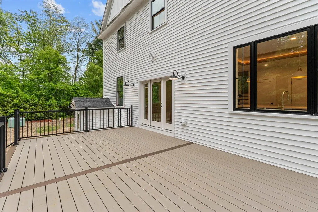 6 Burns Road Pelham NH 03076