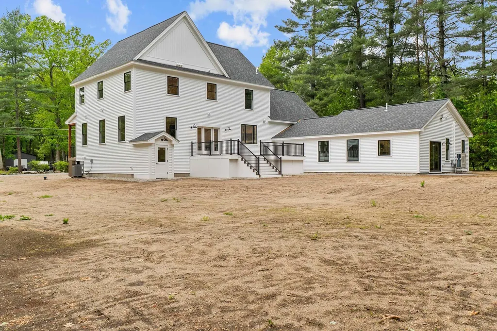 6 Burns Road Pelham NH 03076