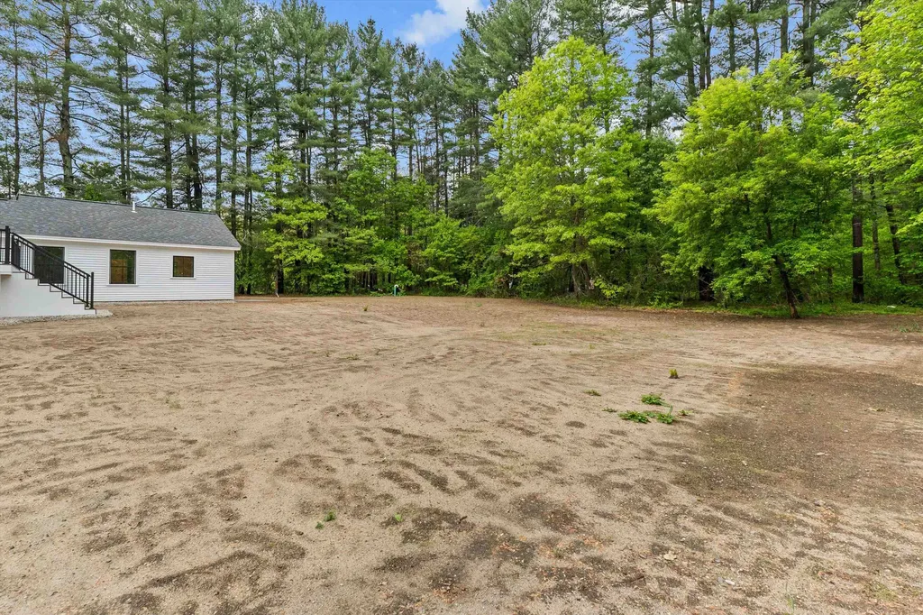 6 Burns Road Pelham NH 03076