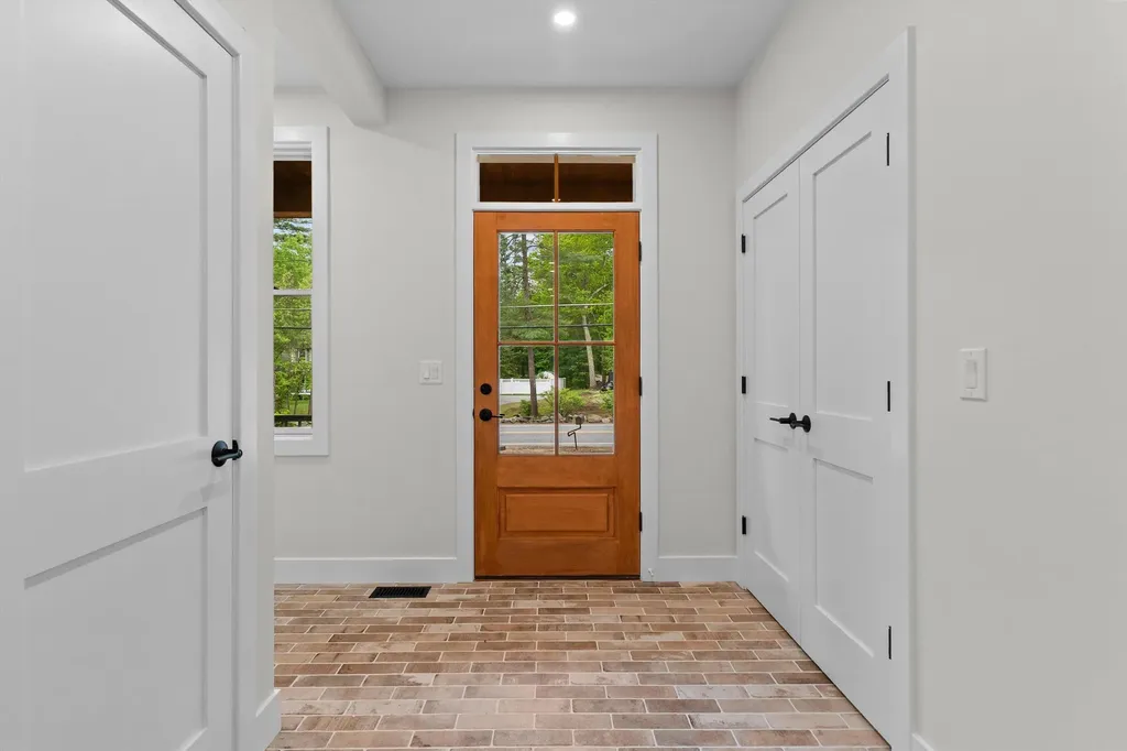 6 Burns Road Pelham NH 03076