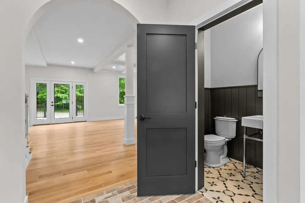 6 Burns Road Pelham NH 03076