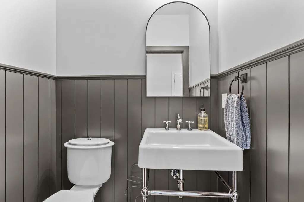 6 Burns Road Pelham NH 03076