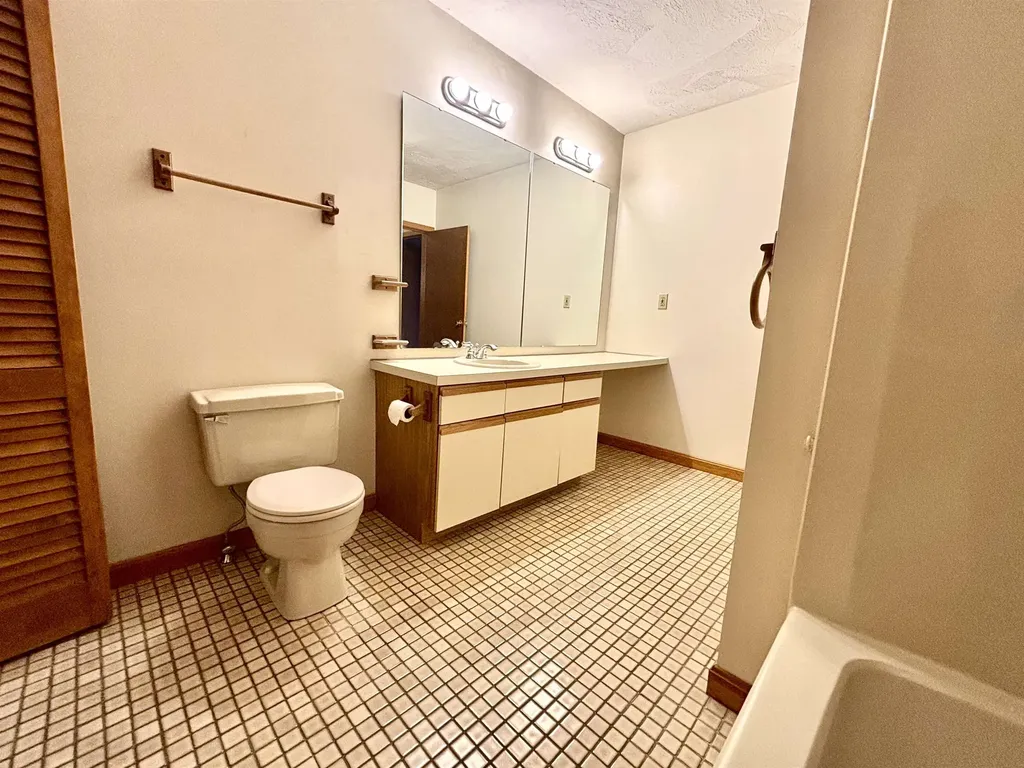 5 Tsienneto Road Derry NH 03038