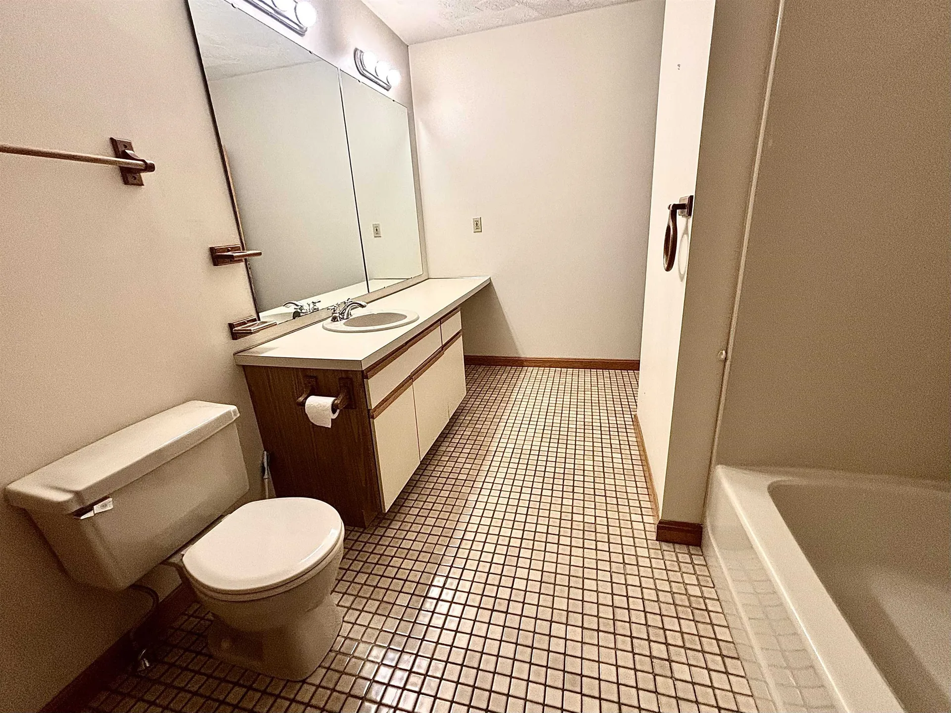 5 Tsienneto Road Derry NH 03038