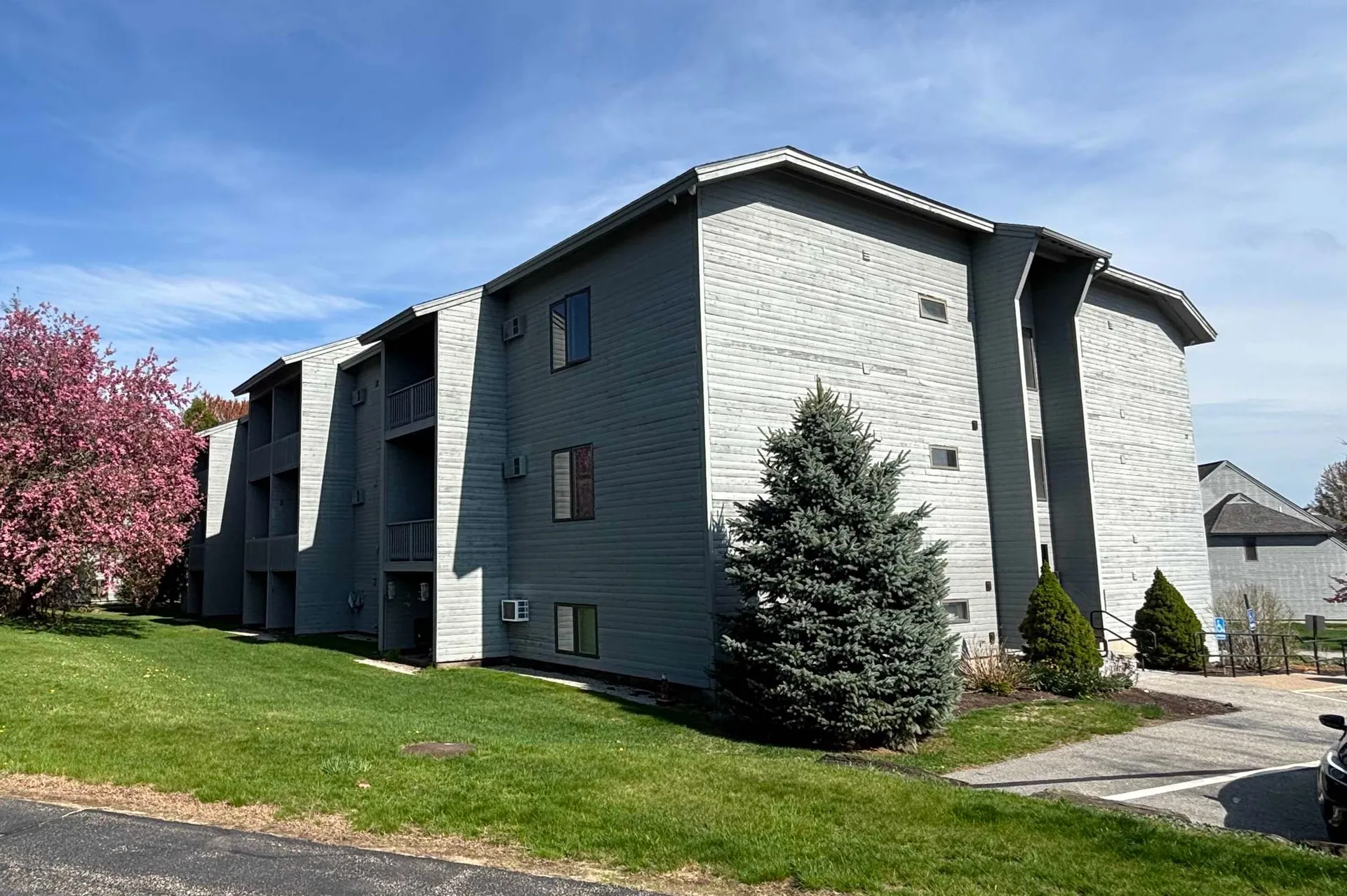 5 Tsienneto Road Derry NH 03038