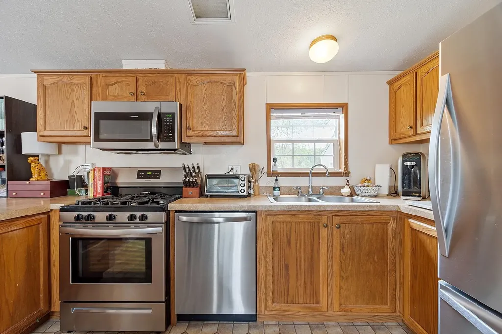 19 Blue Jay Court Keene NH 03431