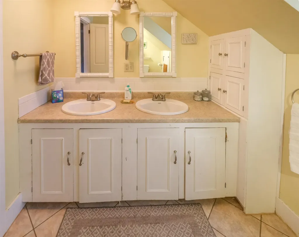 270 North Street Chester VT 05143